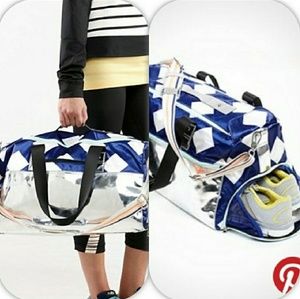 Lululemon duffle bag seawheeze
